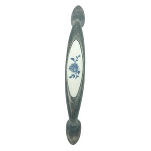 Maner pentru mobila cu insertie rasina floare albastra, finisaj argint oxidat, 96 mm - Malle imagine