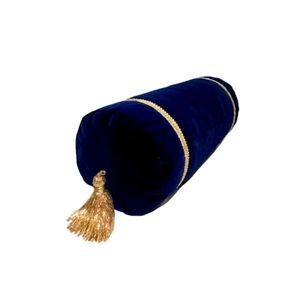 Perna decorativa cilindrica bleumarin inchis din catifea si auriu 40 cm x 18 cm Zalnok imagine