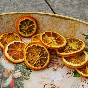 Potpourri cu 10 felii de portocala uscata imagine