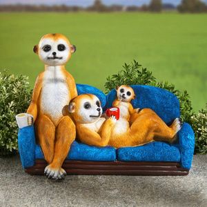 Familie de suricate pe canapea imagine