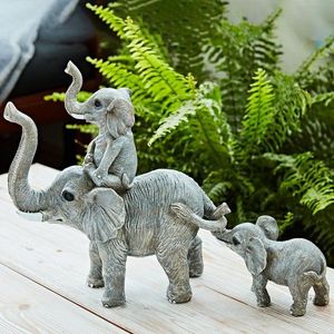 Familia Elefant imagine