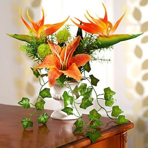 Strelcie cu un pahar floral imagine