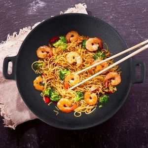 Tigaie wok din fontă imagine