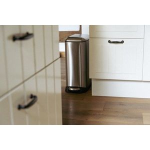 Cos de gunoi cu pedala Design, Wenko, 23.5x41x55 cm, inox/polipropilena, argintiu/negru imagine