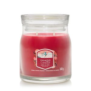 Yankee Candle lumânare parfumată Signature în pahar mediu Santa On Skis, 368 g, roșu, S imagine