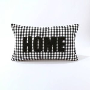 Pernă în carouri cu aplicație HOME imagine