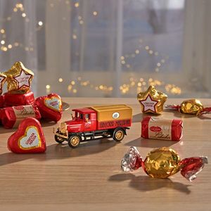 3 camioane de colecție cu dulciuri imagine