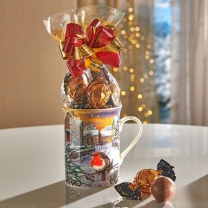 Ceașcă de iarnă cu dulciuri imagine