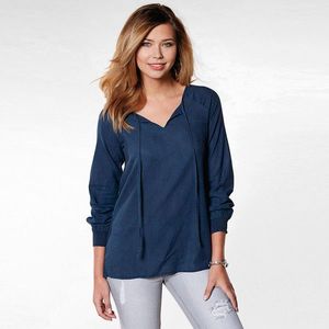 Bluză cu șnur în decolteu imagine