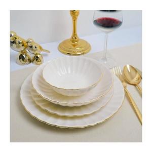 Set veselă 24 piese, porțelan alb cu accente aurii imagine