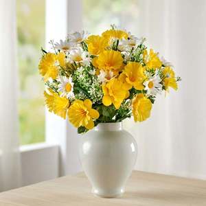 Buchet de narcise și margarete imagine