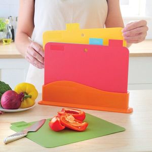 Set de 4 tăvi de tăiat cu suport imagine