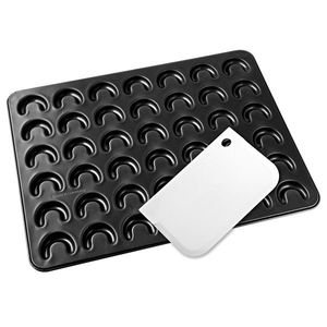 Tavă cu forme pentru semilune cu vanilie imagine