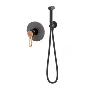 Imagine Set PROMO baterie incastrata Fdesign Zaffiro negru-rose gold cu set de dus igienic
