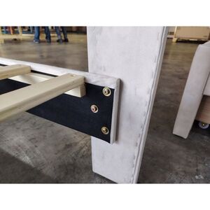 Imagine HOMCOM Pat Tapițat 140x200 cm cu Tăblie Căptușită cu Aripi din Catifea Lamele din Lemn Asamblare Ușoară Bej | Aosom Romania